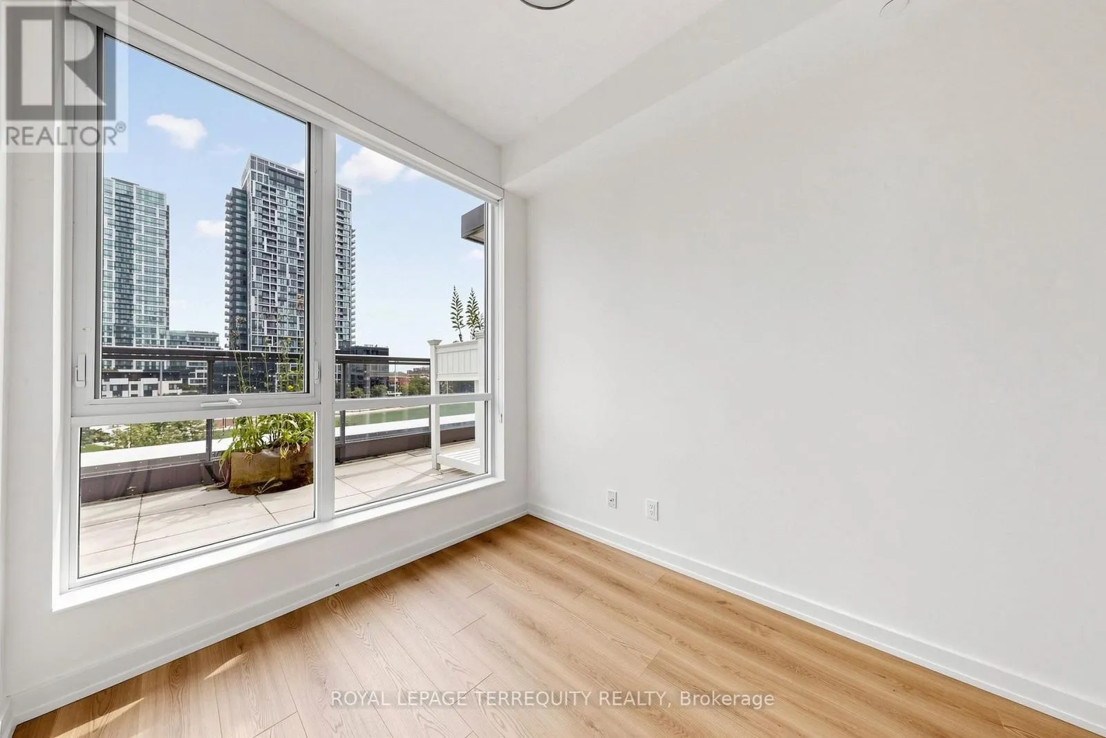 415 - 55 REGENT PARK BOULEVARD