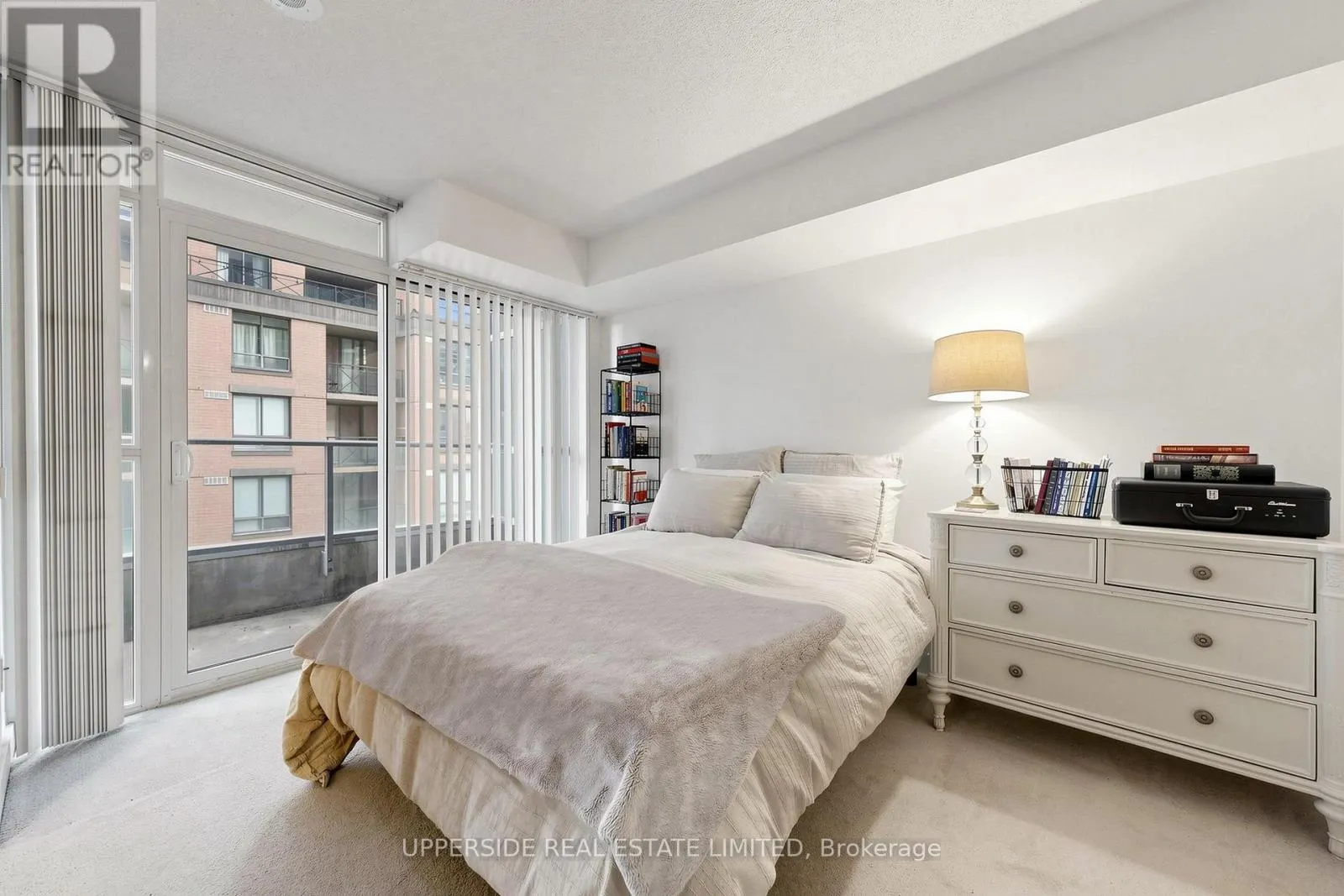 607 - 126 SIMCOE STREET