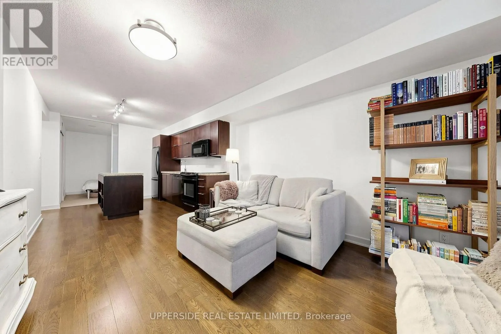 607 - 126 SIMCOE STREET