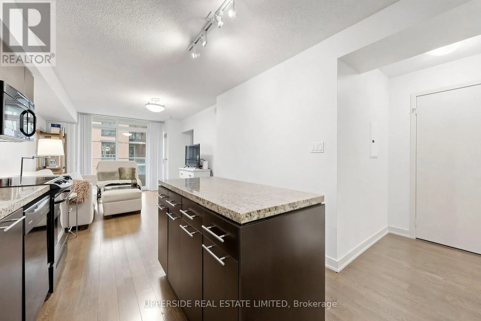 607 - 126 SIMCOE STREET