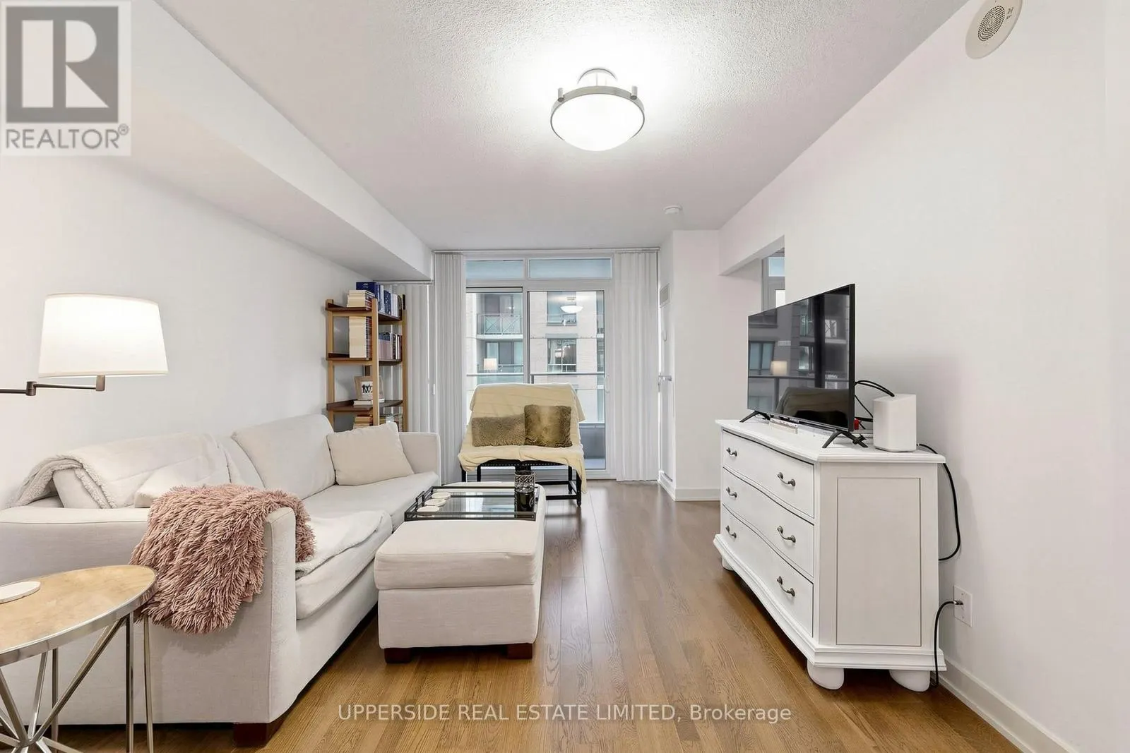 607 - 126 SIMCOE STREET