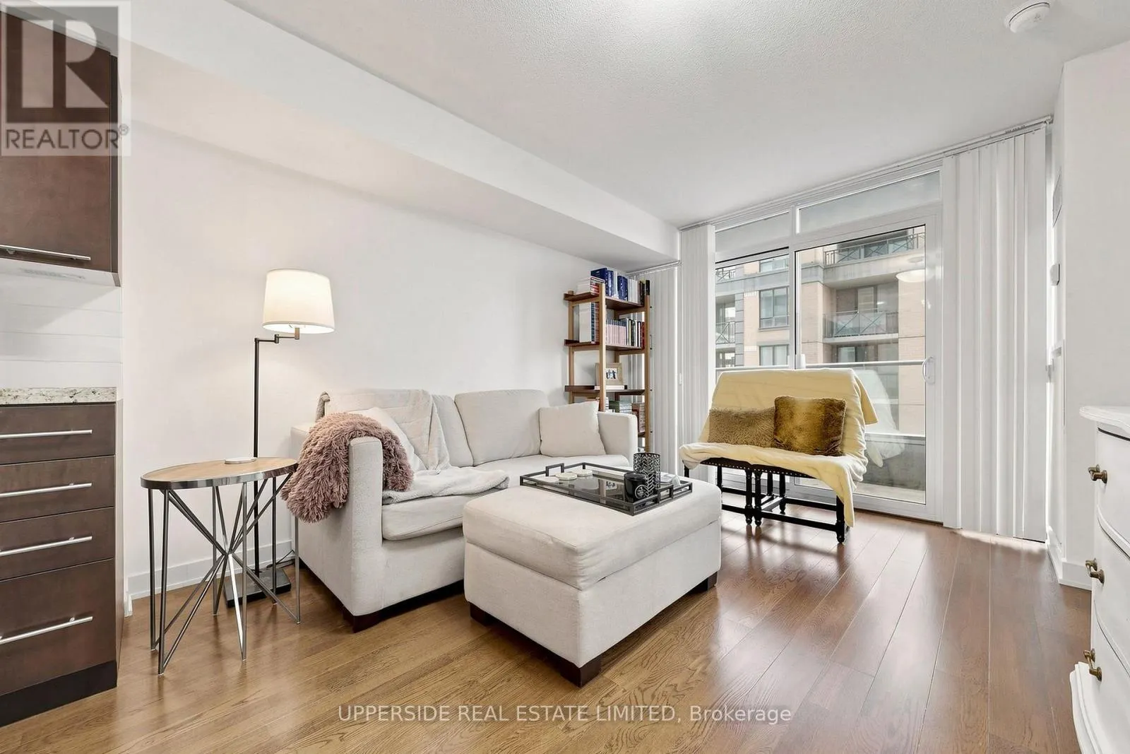 607 - 126 SIMCOE STREET