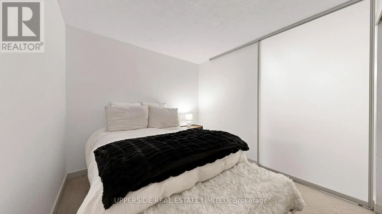 607 - 126 SIMCOE STREET