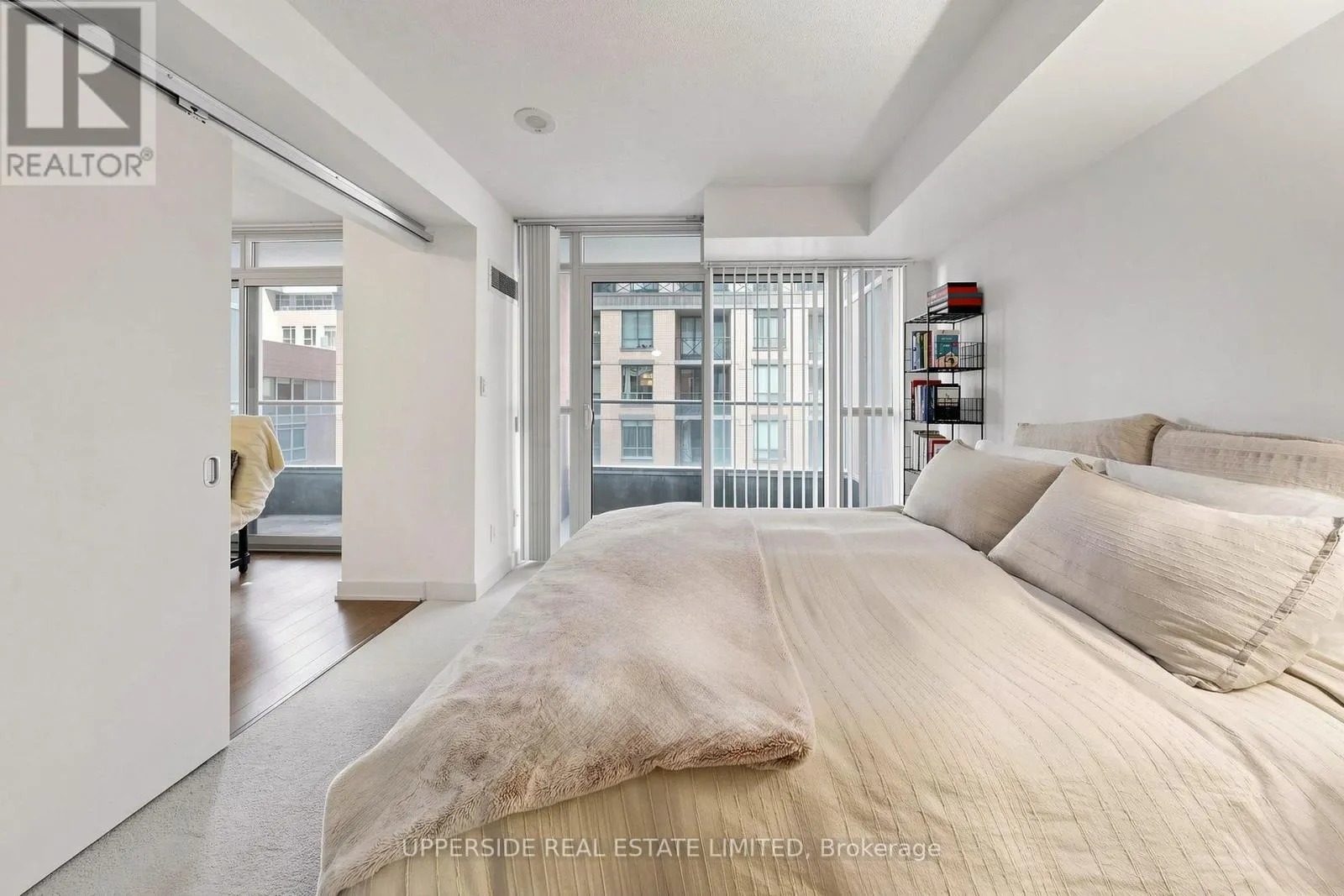 607 - 126 SIMCOE STREET