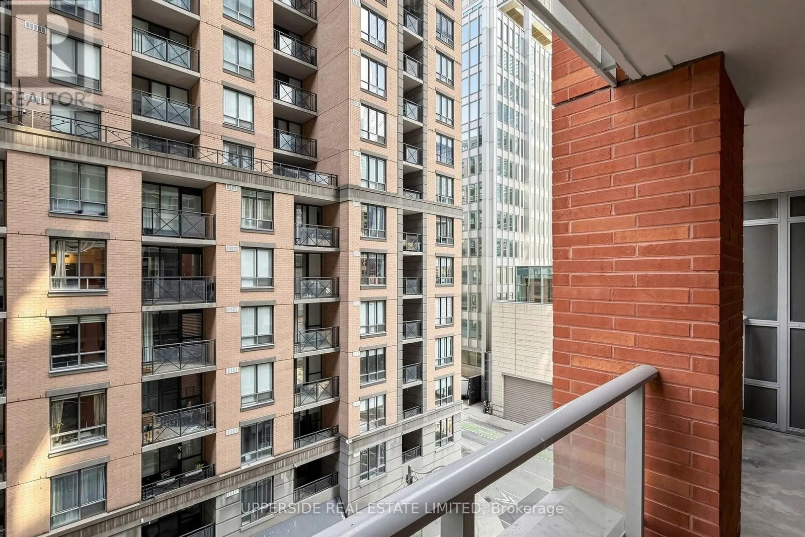 607 - 126 SIMCOE STREET