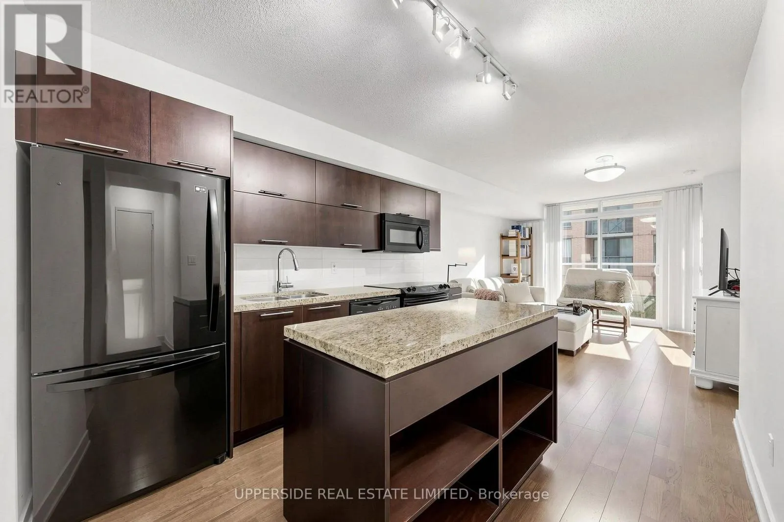 607 - 126 SIMCOE STREET