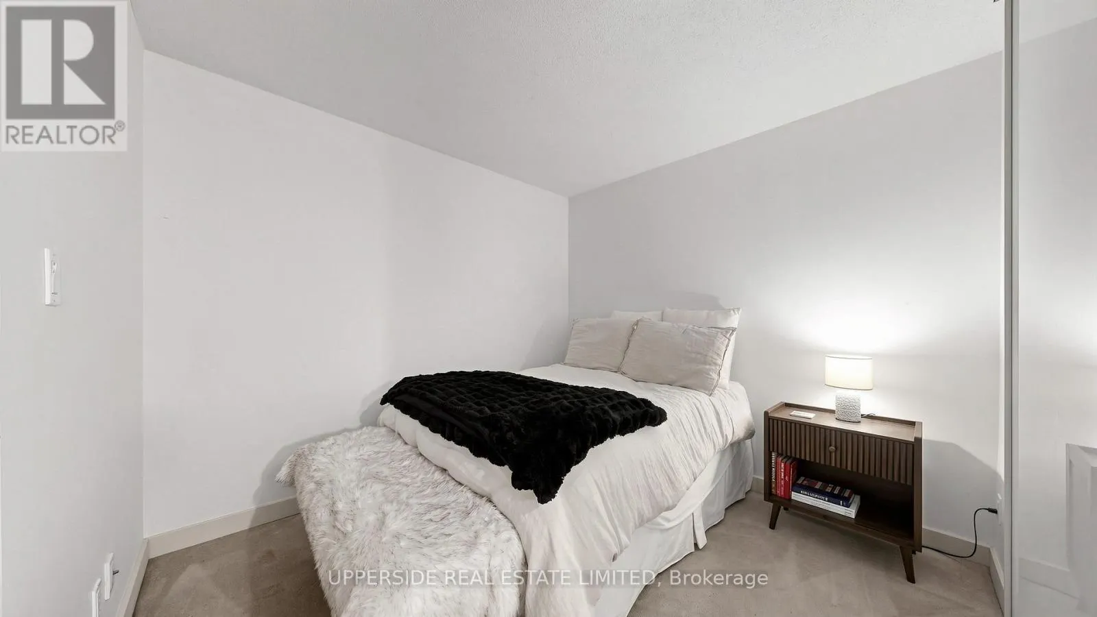 607 - 126 SIMCOE STREET