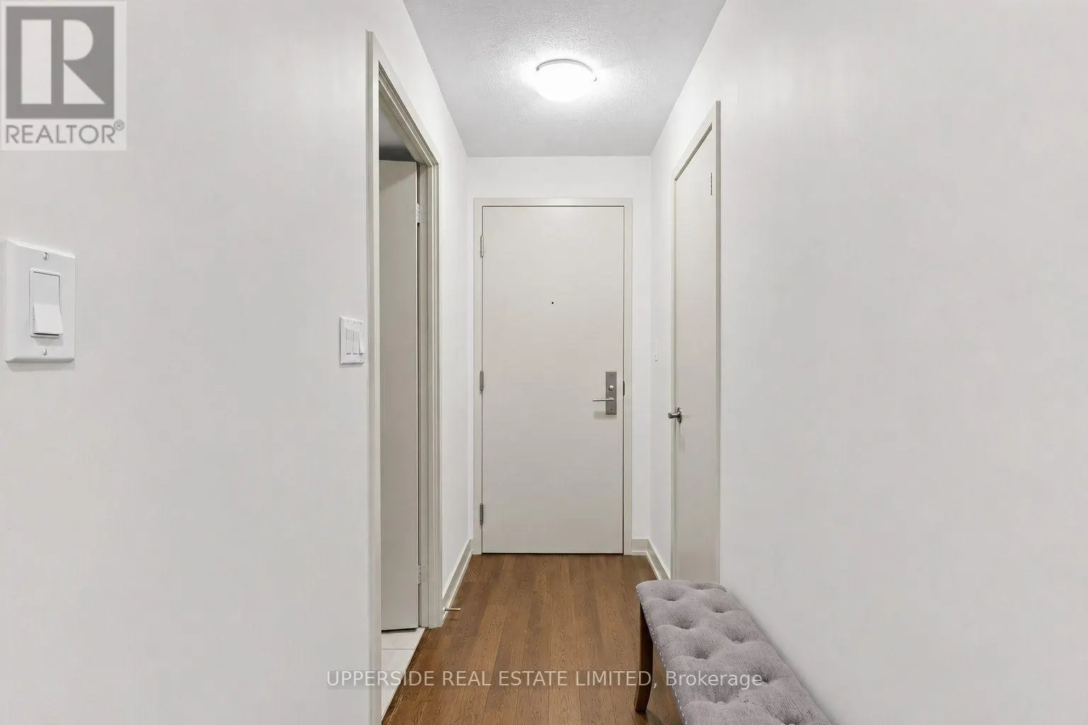 607 - 126 SIMCOE STREET