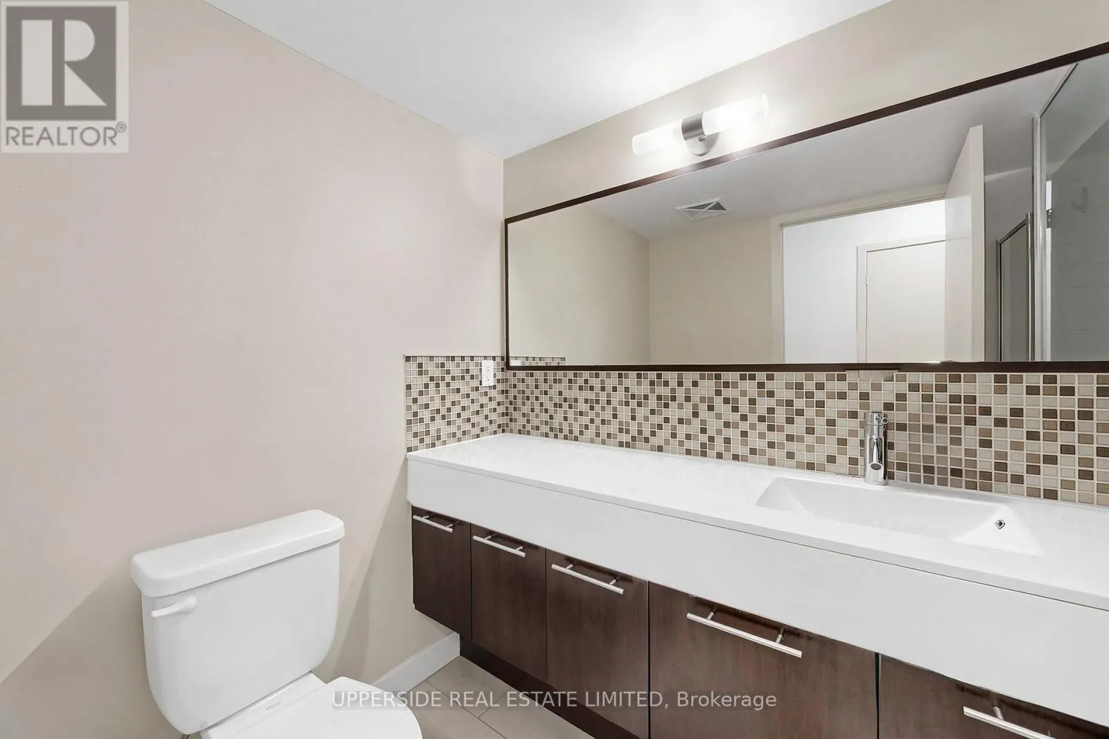 607 - 126 SIMCOE STREET