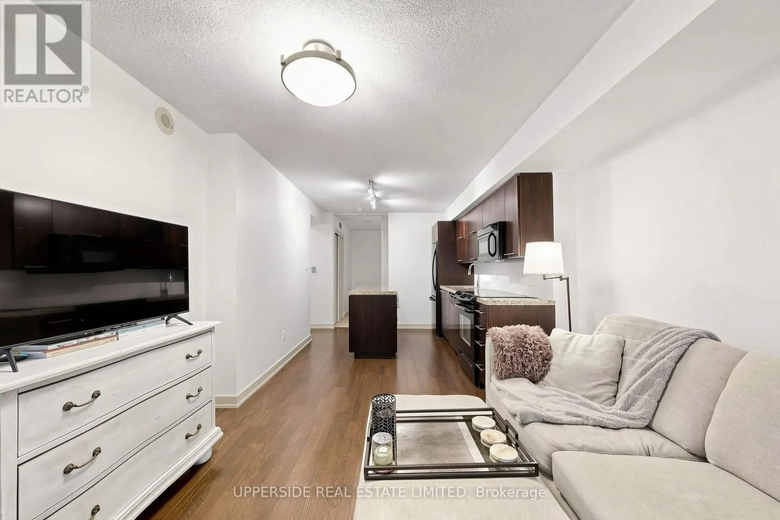 607 - 126 SIMCOE STREET