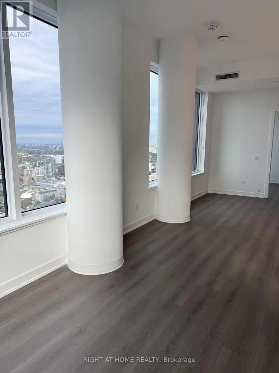 LP08 - 8 WELLESLEY STREET W