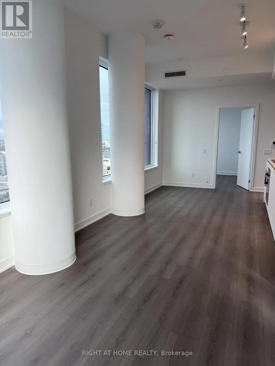 LP08 - 8 WELLESLEY STREET W
