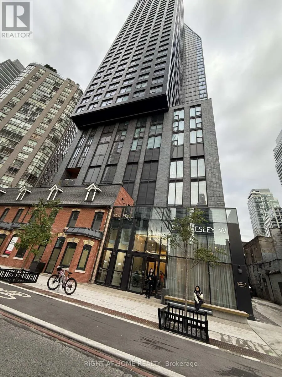 LP08 - 8 WELLESLEY STREET W