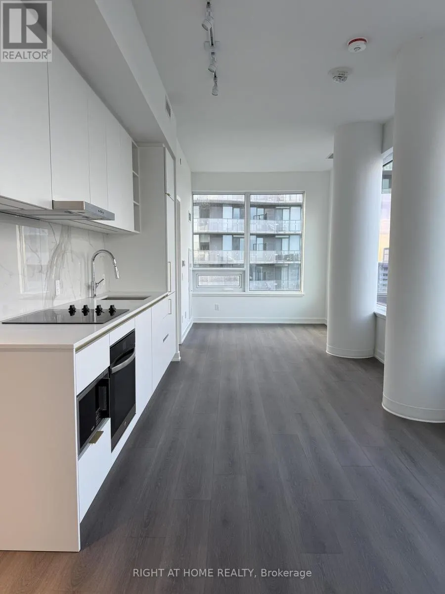 LP08 - 8 WELLESLEY STREET W