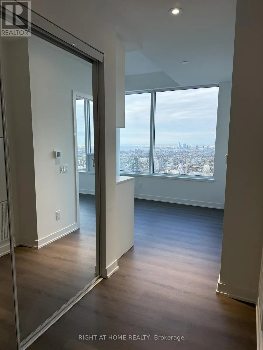 LP08 - 8 WELLESLEY STREET W