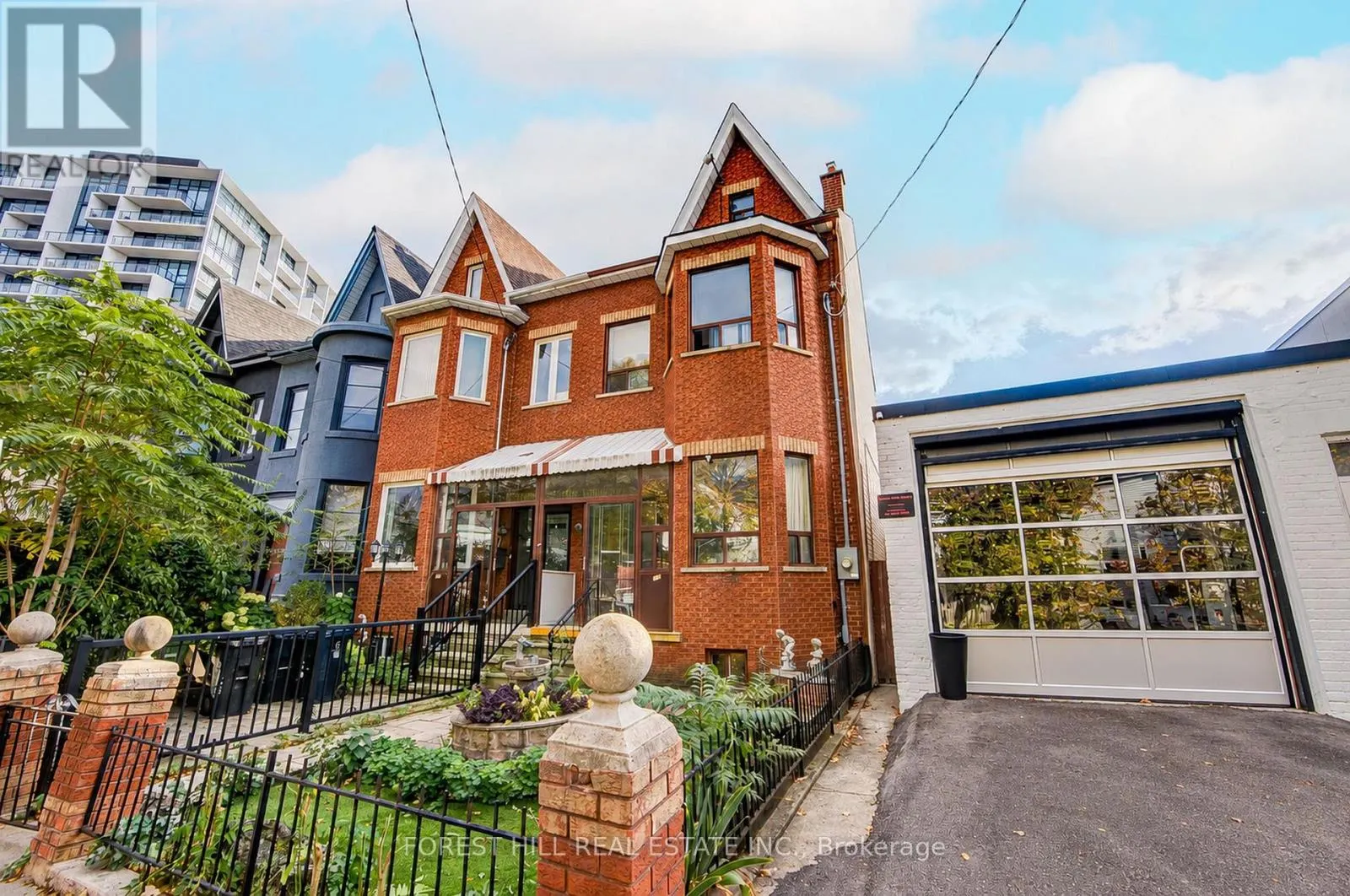 121 NIAGARA STREET
