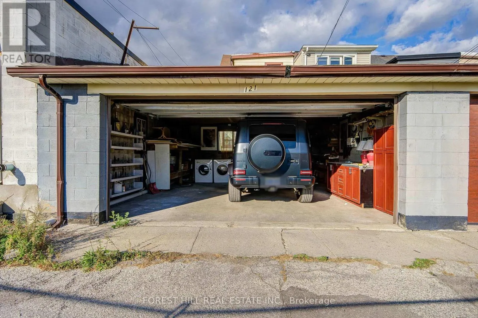 121 NIAGARA STREET