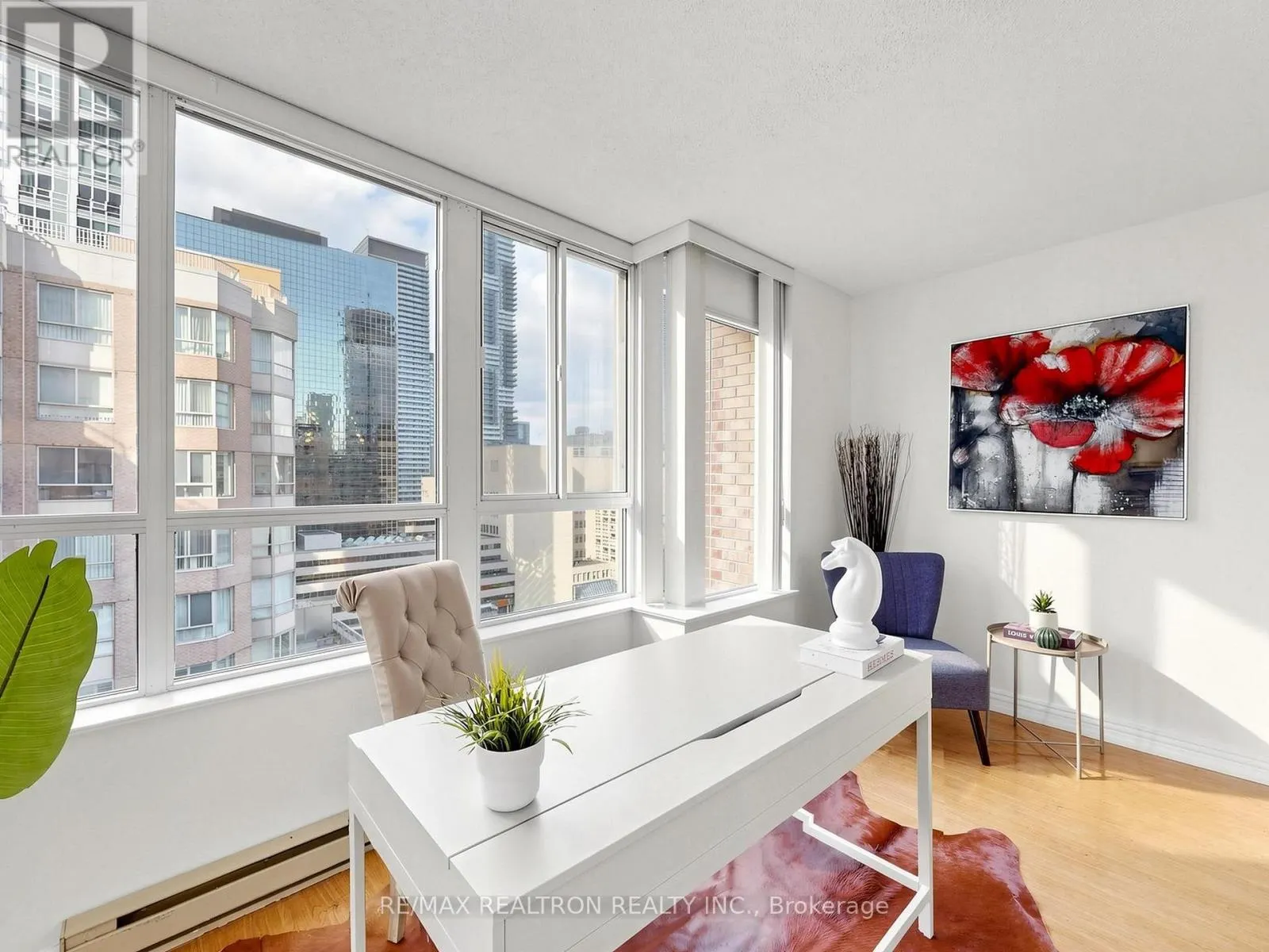 1811 - 711 BAY STREET