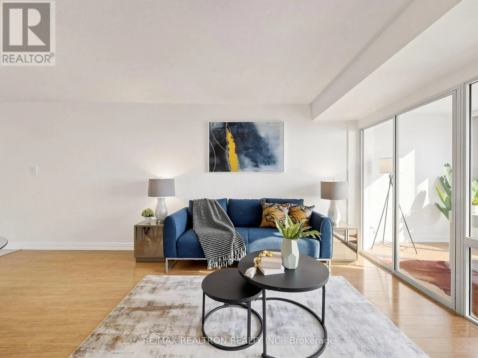 1811 - 711 BAY STREET