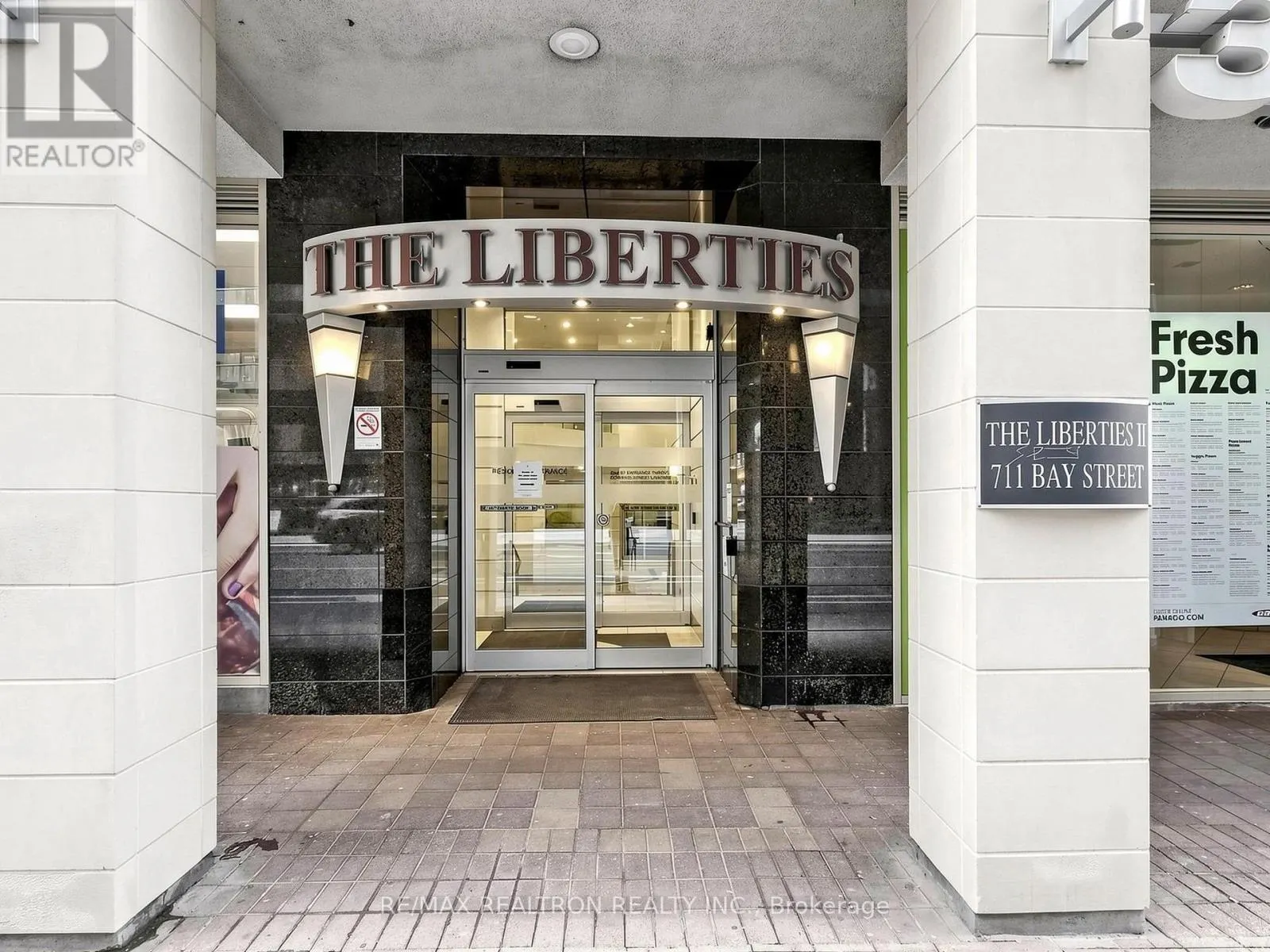 1811 - 711 BAY STREET