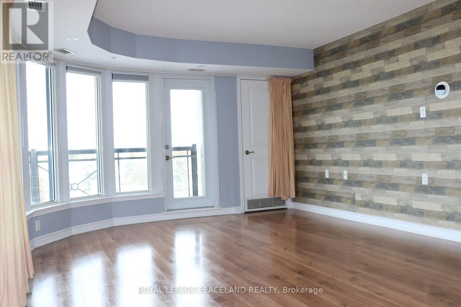 502 - 872 SHEPPARD AVE WEST AVENUE W