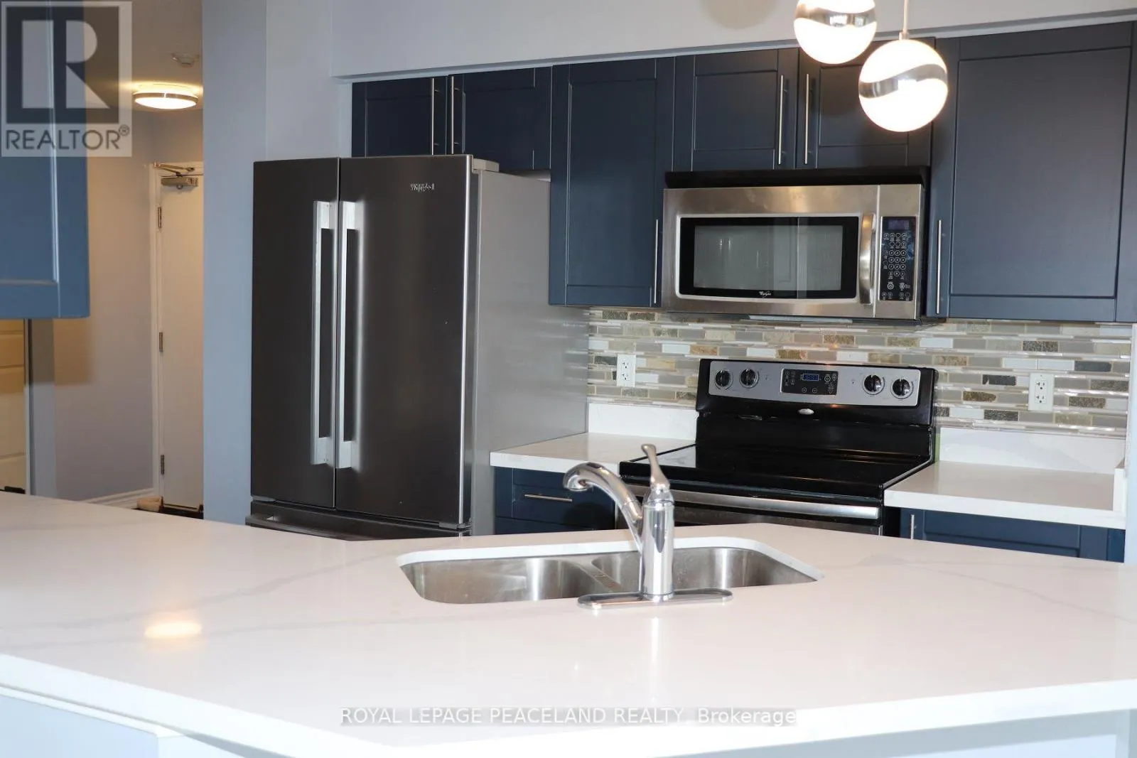 502 - 872 SHEPPARD AVE WEST AVENUE W