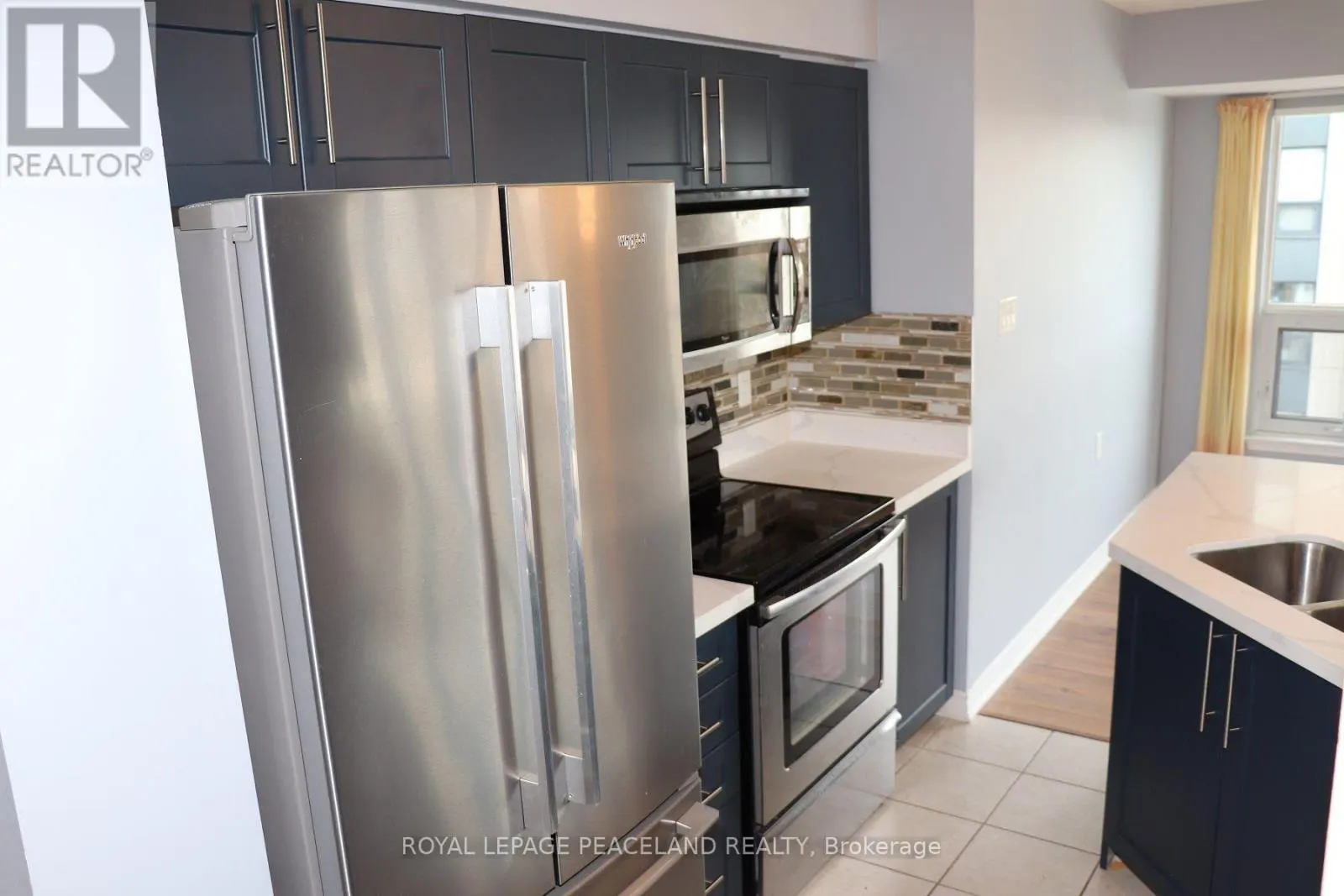 502 - 872 SHEPPARD AVE WEST AVENUE W