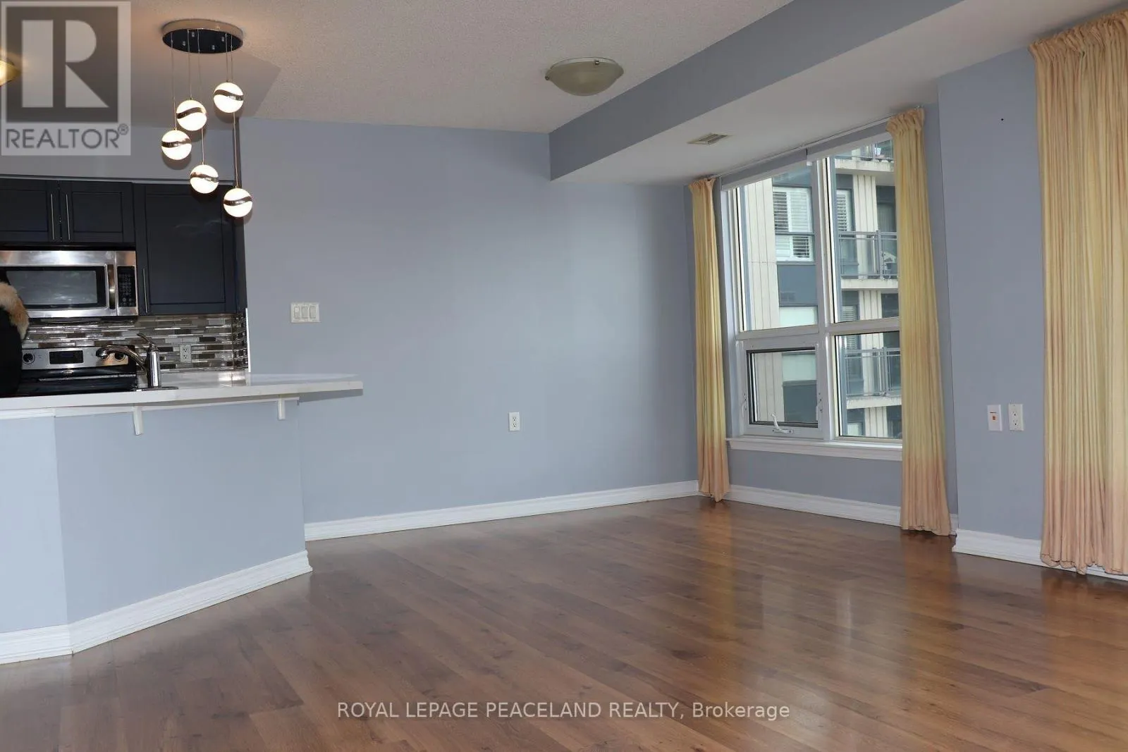 502 - 872 SHEPPARD AVE WEST AVENUE W