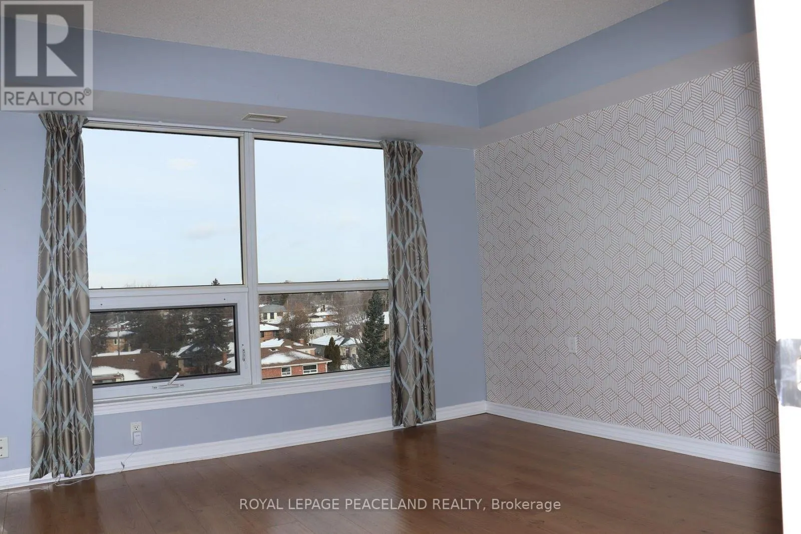 502 - 872 SHEPPARD AVE WEST AVENUE W