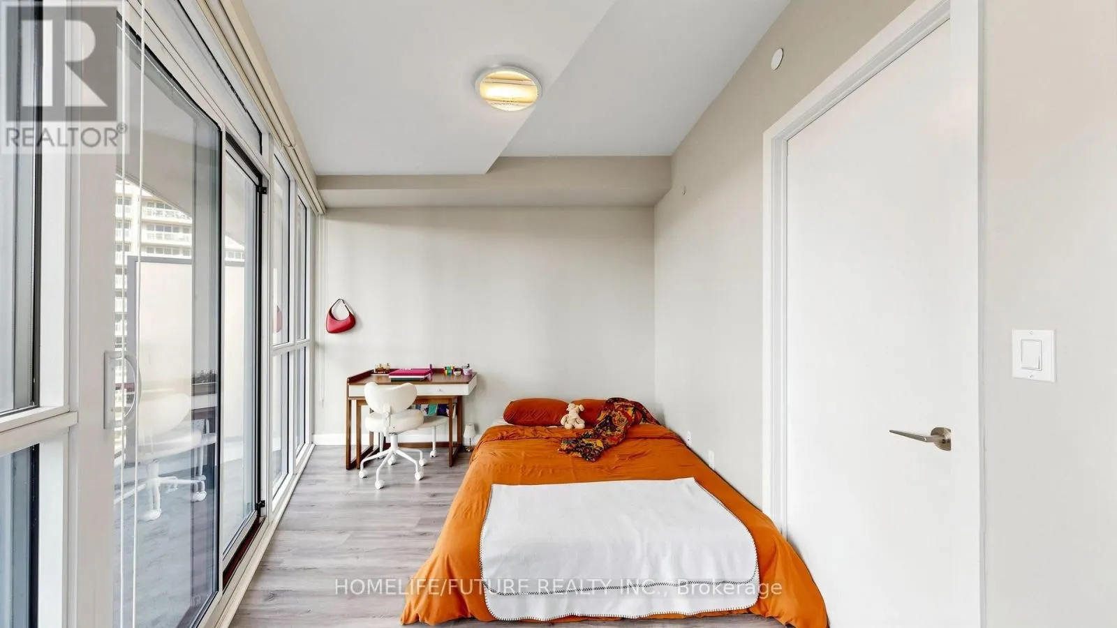 1005 - 50 BRUYERES MEWS