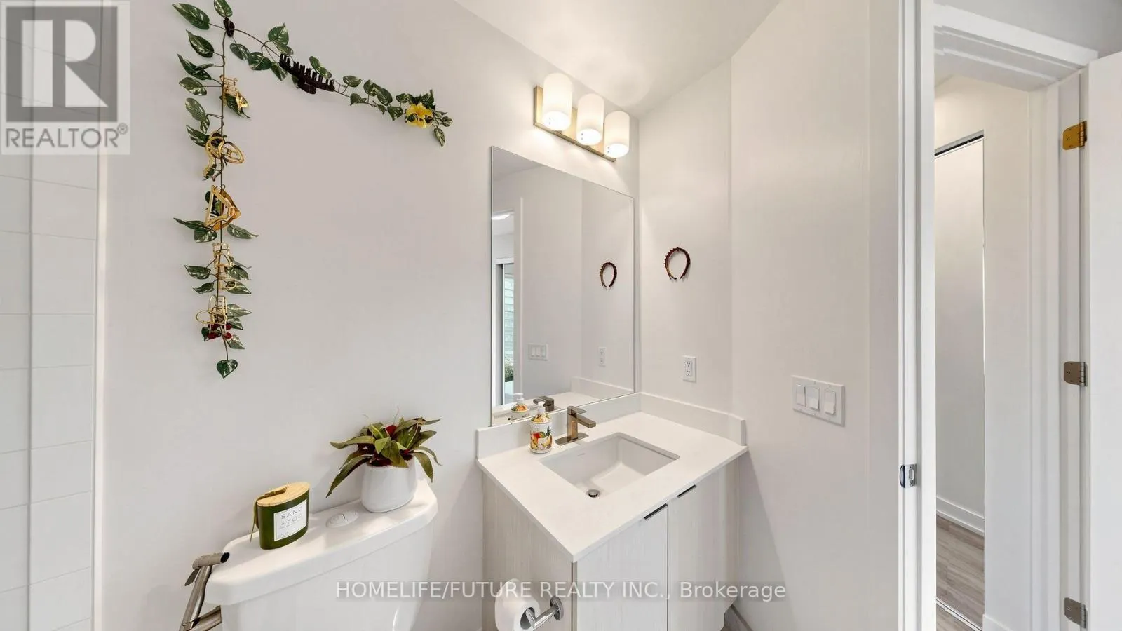 1005 - 50 BRUYERES MEWS