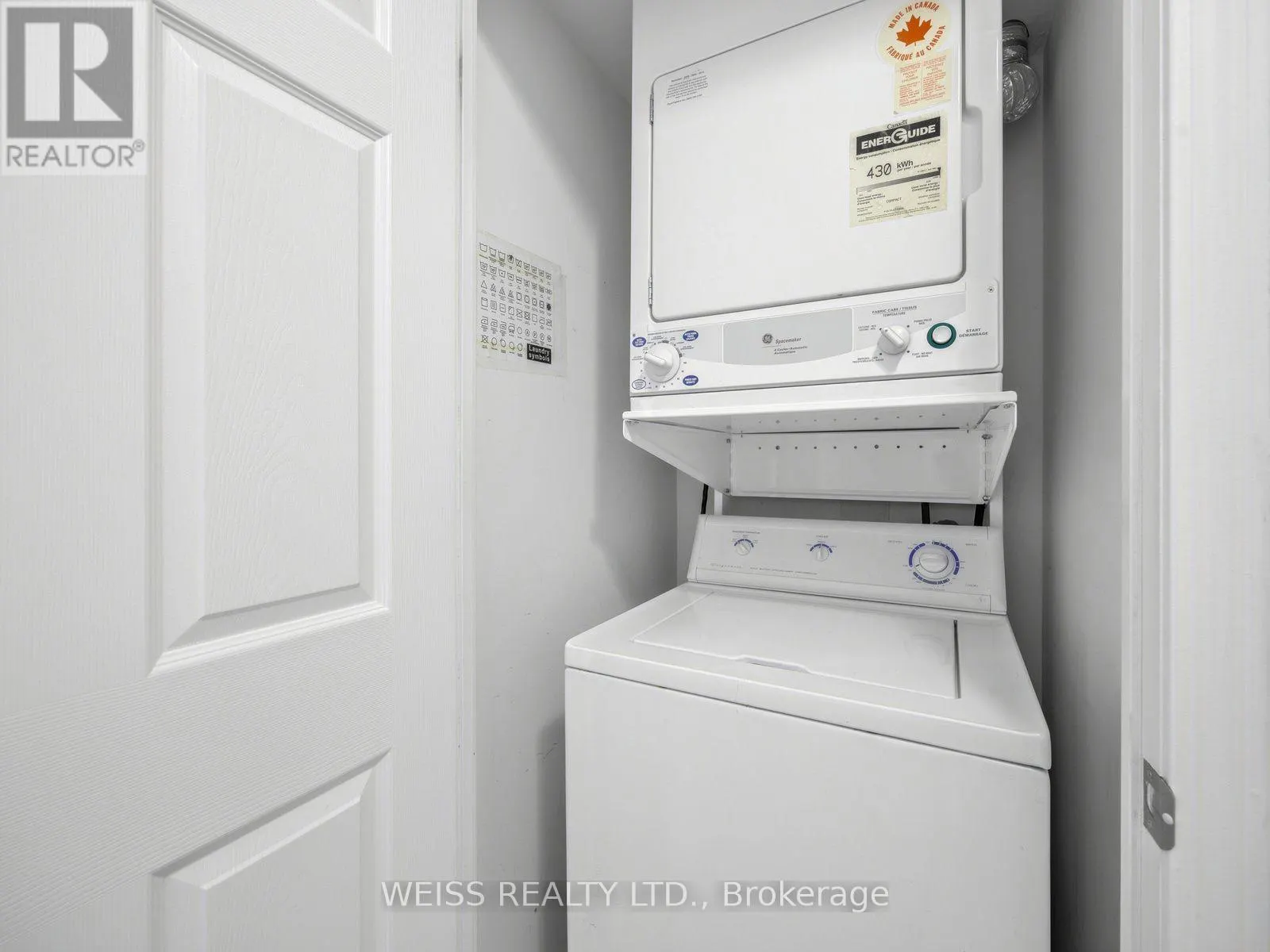 228 QUEENS QUAY W