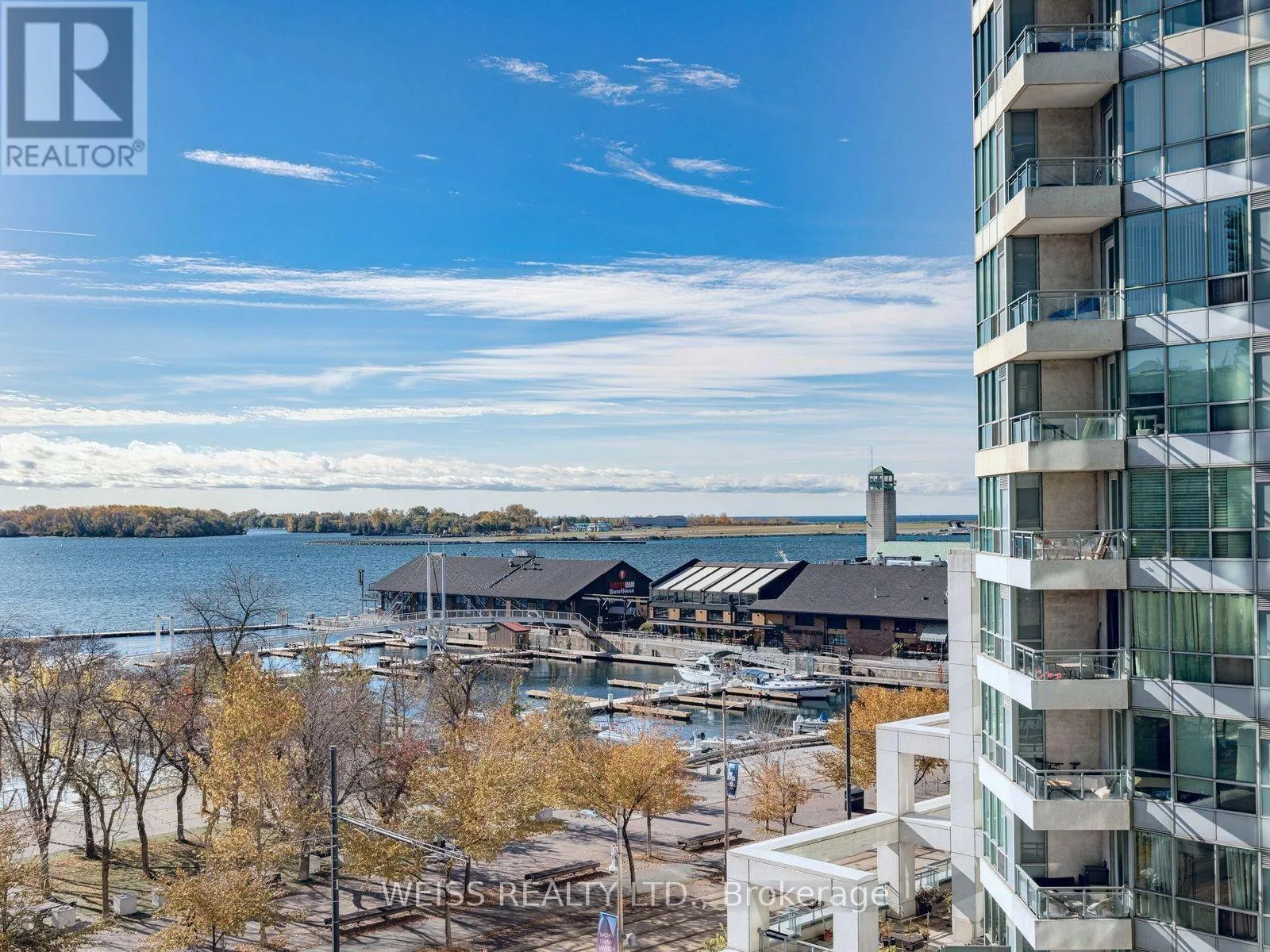 228 QUEENS QUAY W