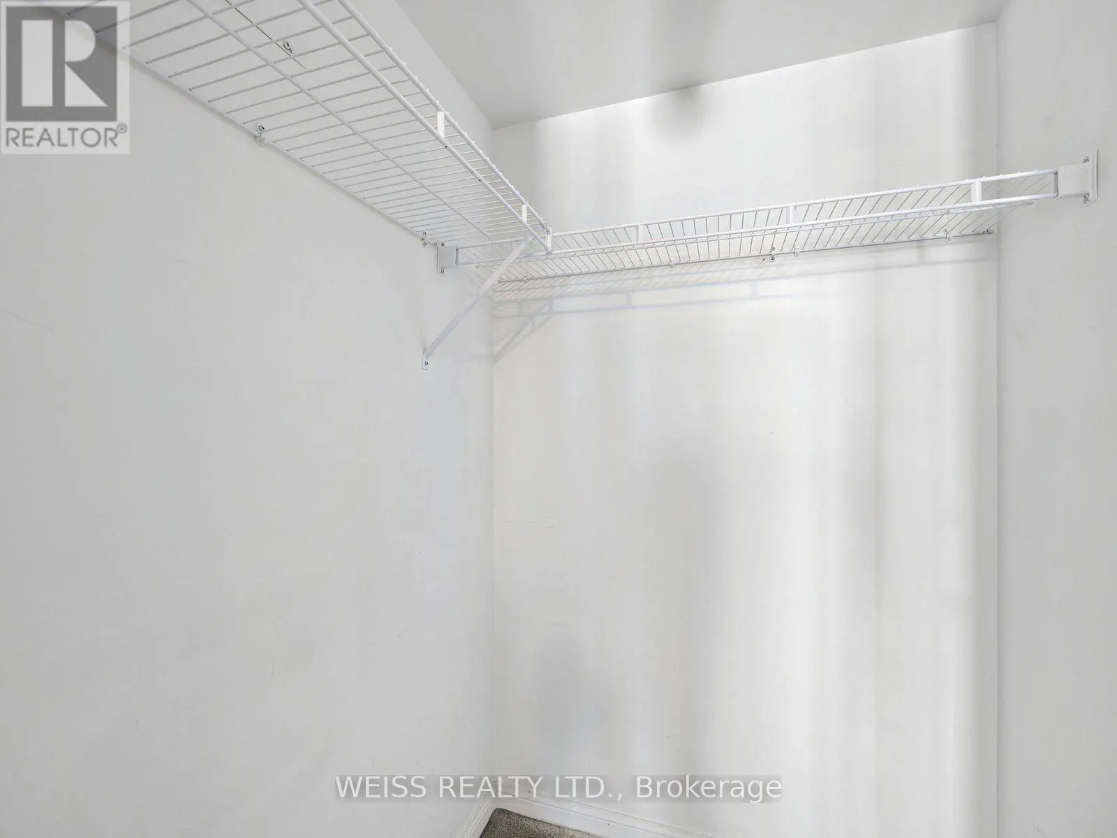 228 QUEENS QUAY W