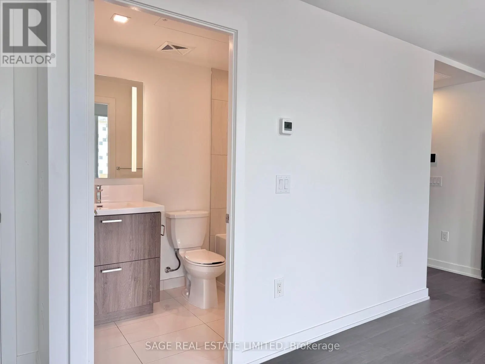 1105 - 50 MCCAUL STREET