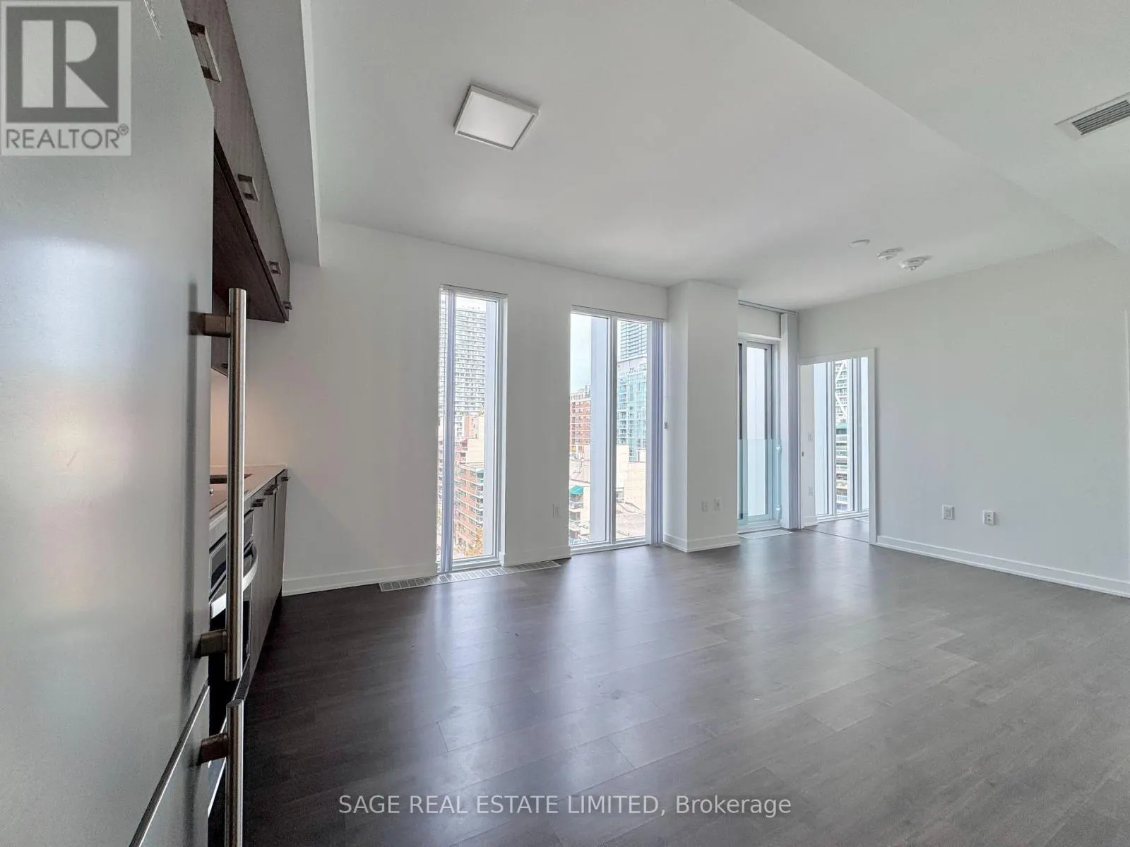 1105 - 50 MCCAUL STREET