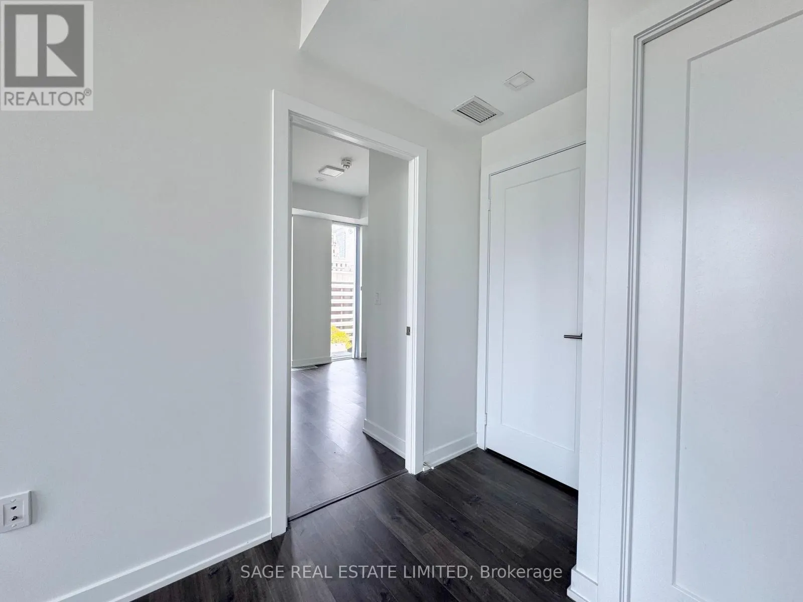 1105 - 50 MCCAUL STREET