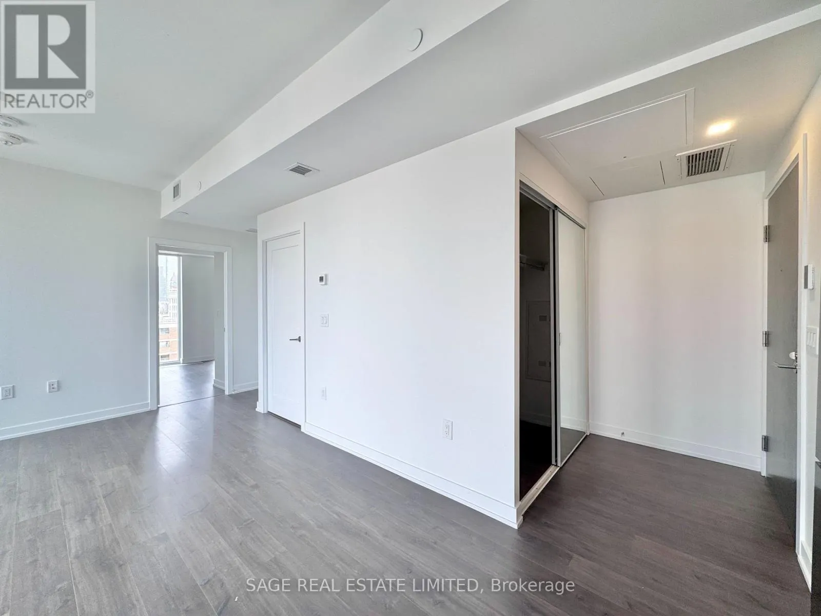 1105 - 50 MCCAUL STREET