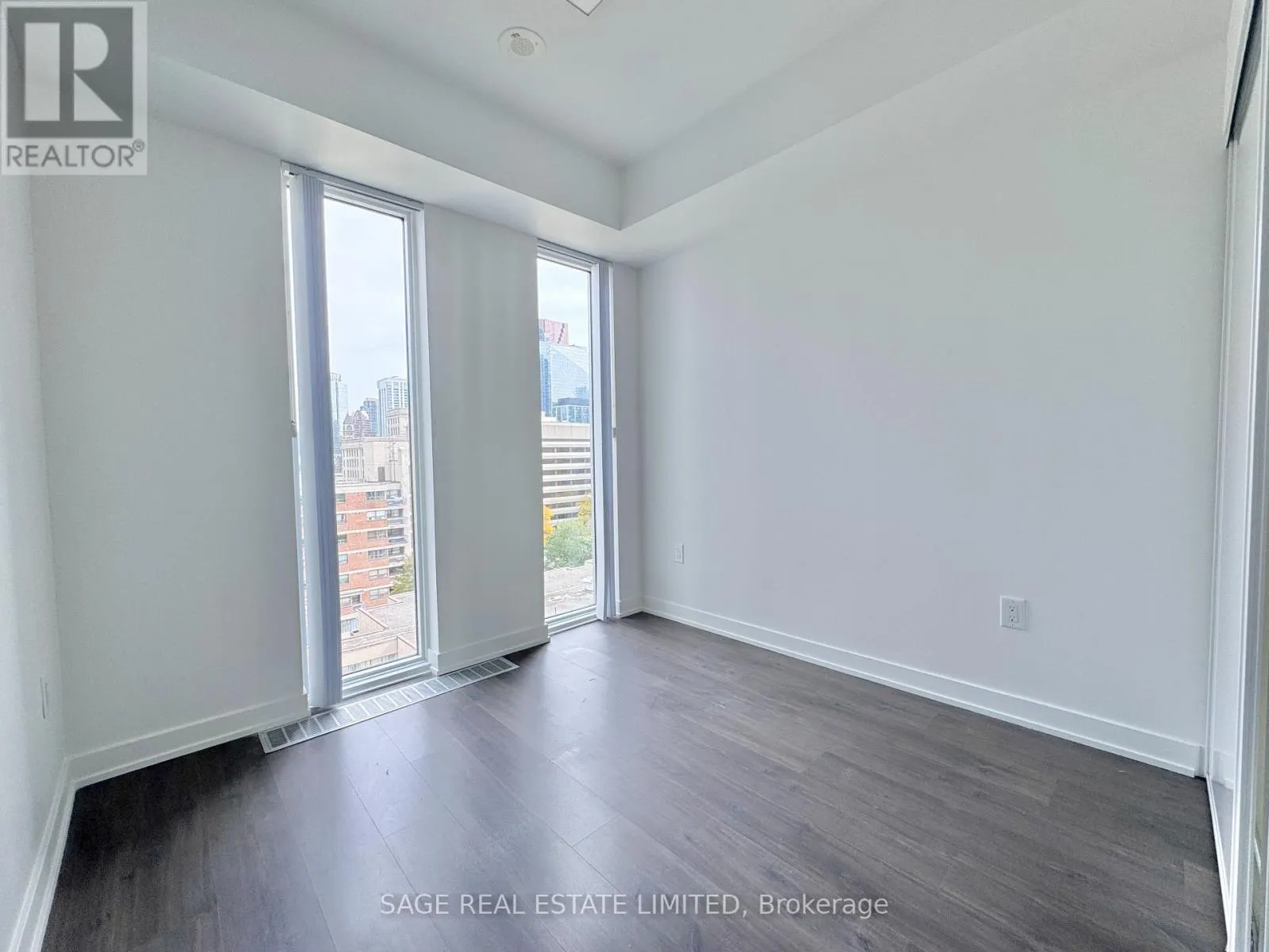 1105 - 50 MCCAUL STREET