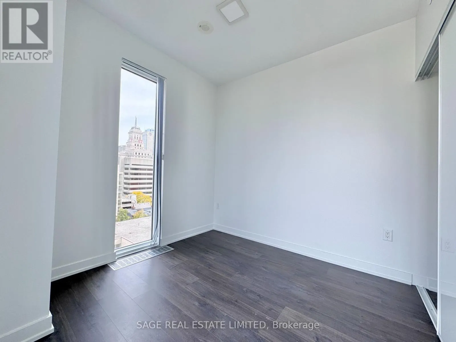 1105 - 50 MCCAUL STREET