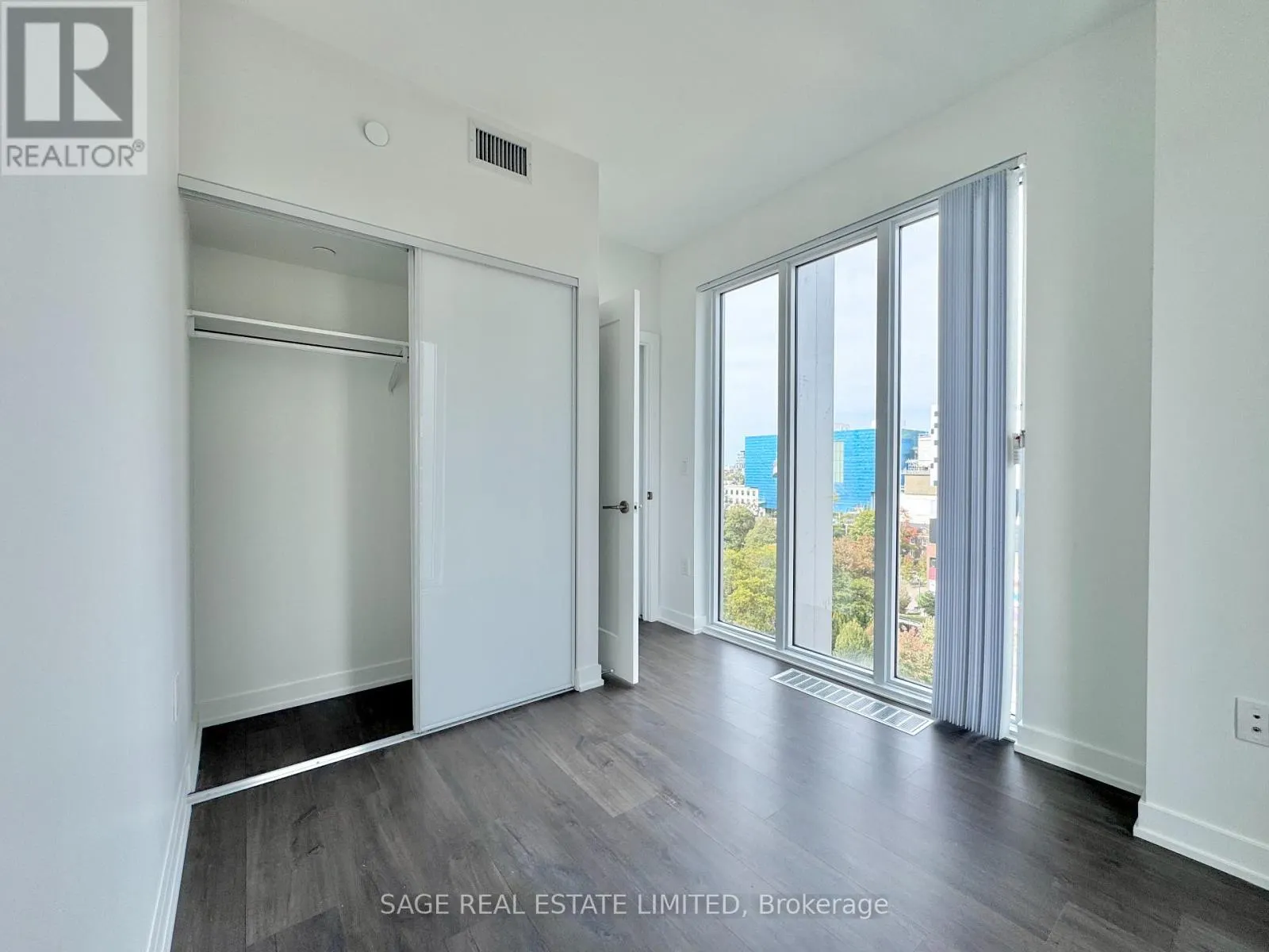 1105 - 50 MCCAUL STREET