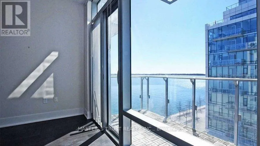 731 - 39 QUEENS QUAY E