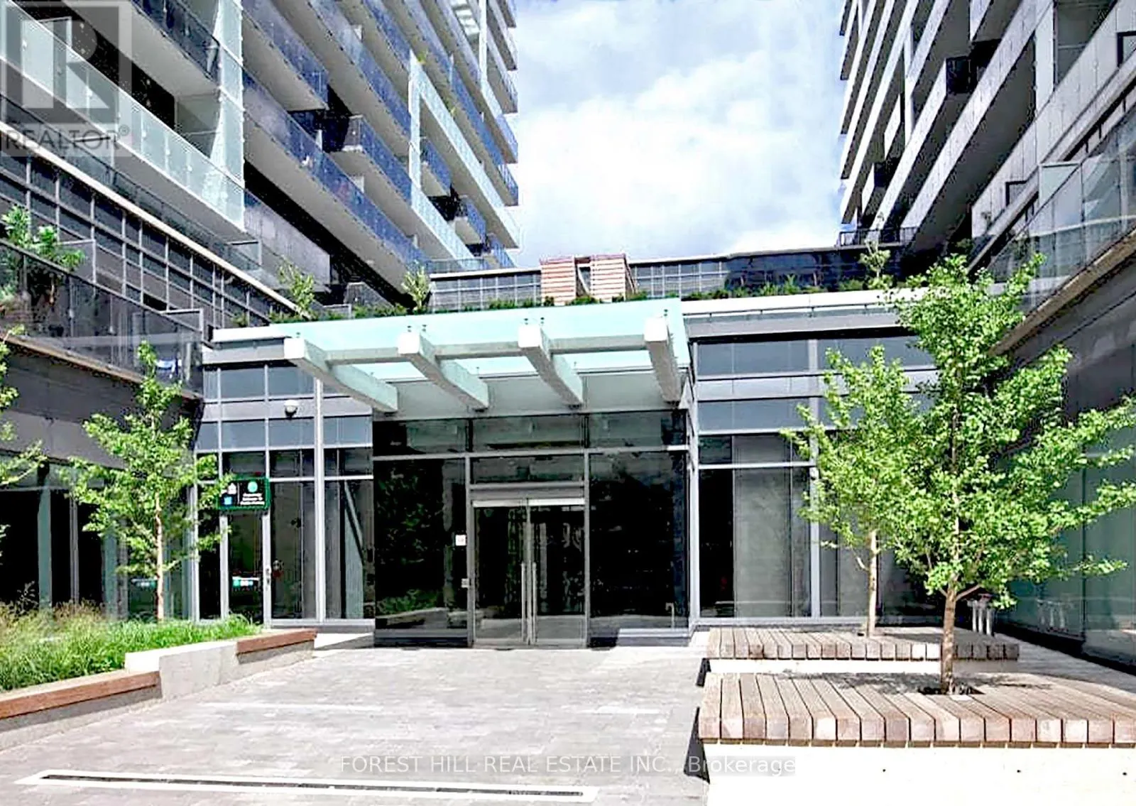440 - 1030 KING STREET W