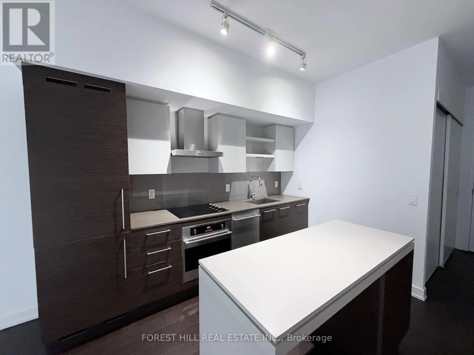 440 - 1030 KING STREET W