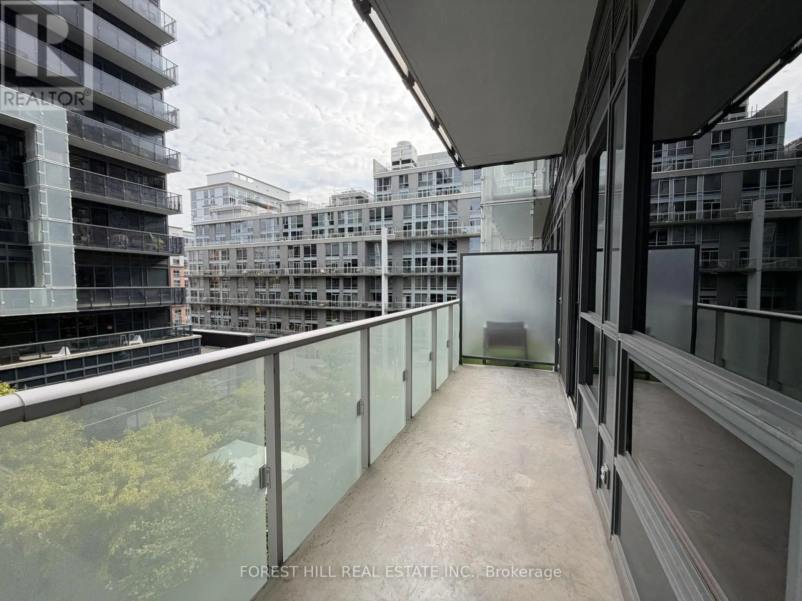 440 - 1030 KING STREET W