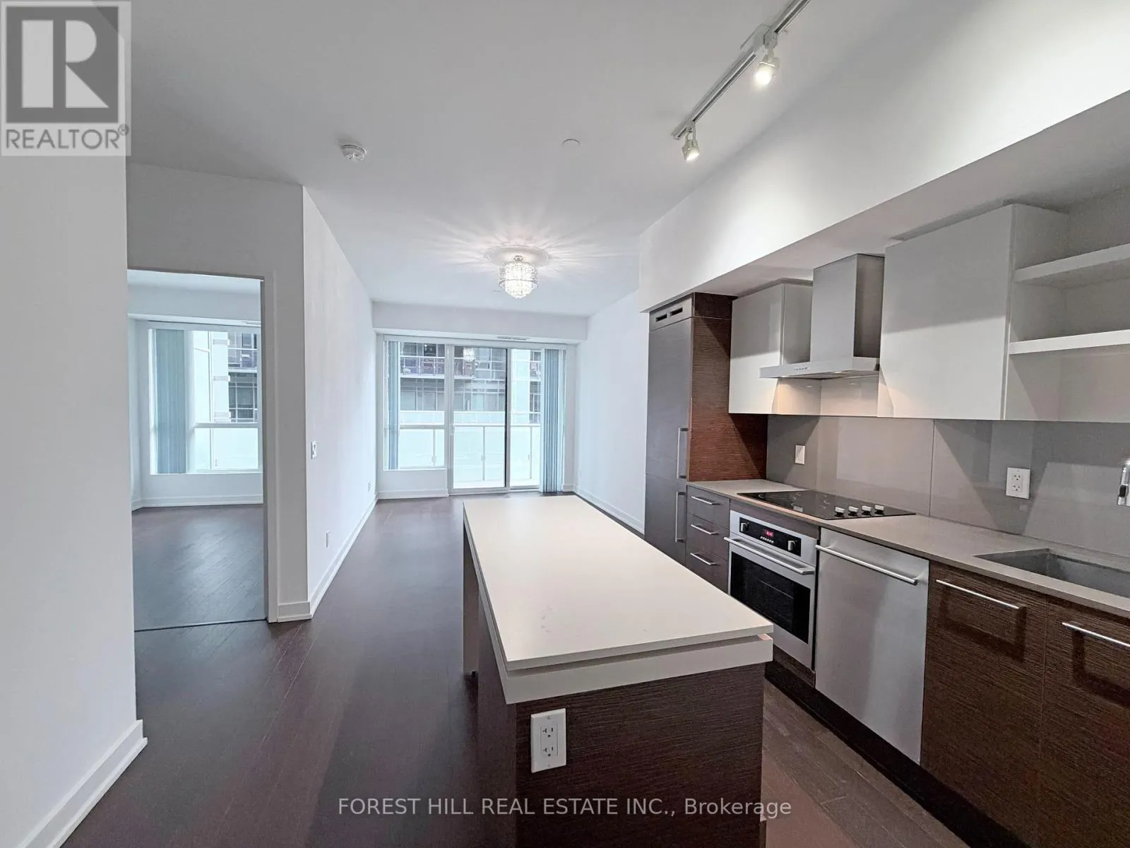 440 - 1030 KING STREET W