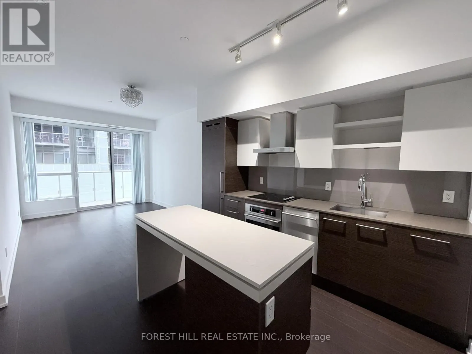 440 - 1030 KING STREET W