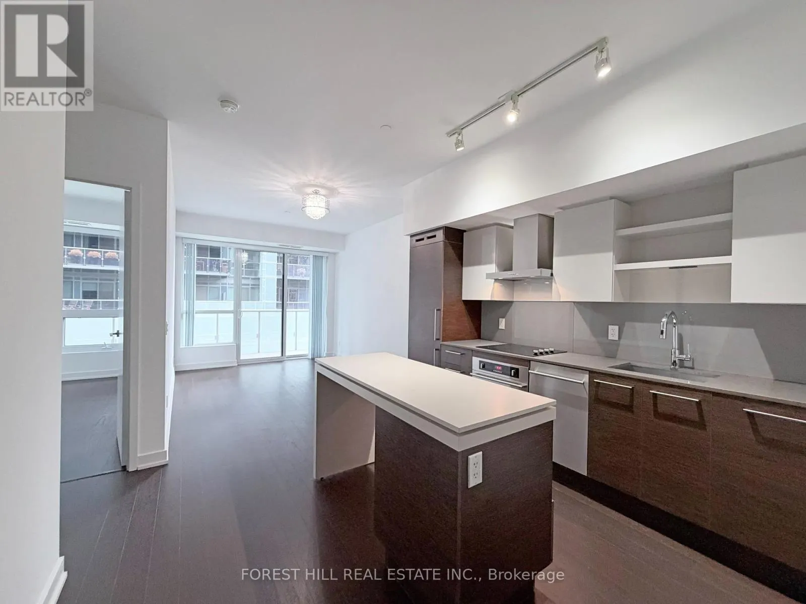 440 - 1030 KING STREET W