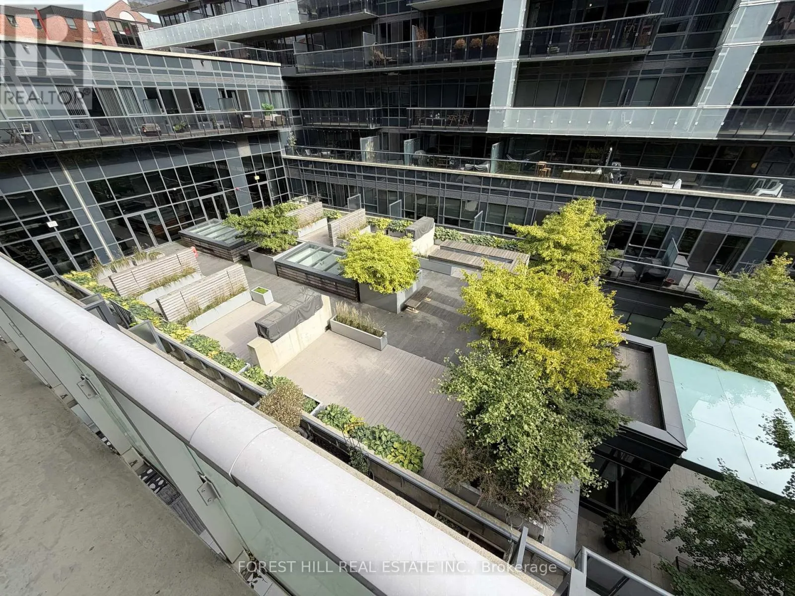 440 - 1030 KING STREET W