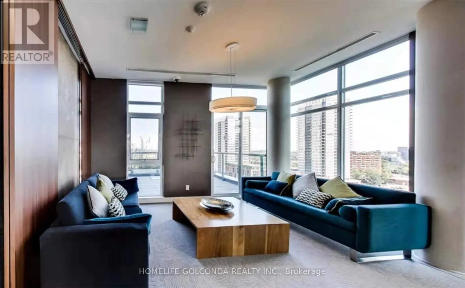 406 - 260 SACKVILLE STREET